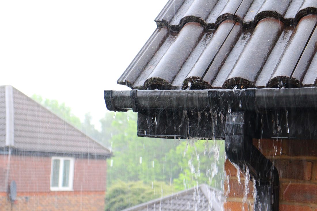 Replacement guttering guides: factors for choosing quality new guttering