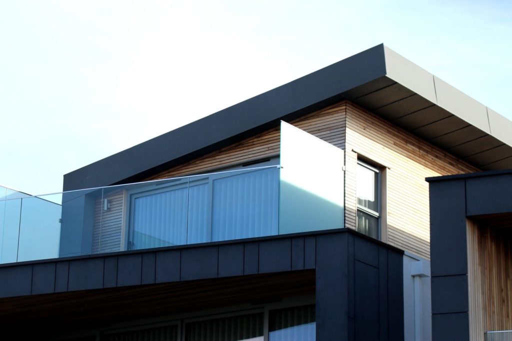 Flat roofing materials compared: Guide to felt vs GRP fibreglass flat roofs